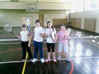 Занятия большим теннисом для взрослых и детей